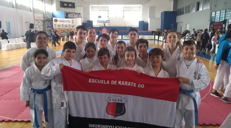 Karatecas de Centro van al «KAI» en Córdoba  – AGENDA ROJINEGRA