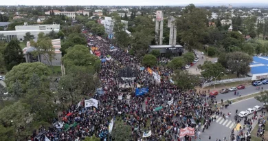 Multitudinaria marcha universitaria en Córdoba: con la lectura de un documento, se cerró el acto