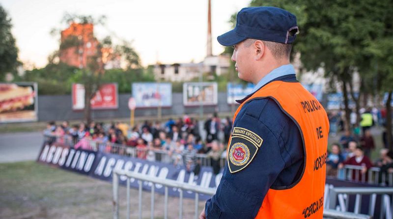 Críticas opositoras a la sobre tasa del 30% a los adicionales de Policía