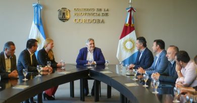 Llaryora recibió a alcaldes y representantes de 25 países de Latinoamérica