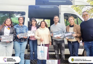 🔊 Actis con Llaryora en San Francisco – Escuelas de Brinkmann recibieron notebooks del programa Tecno Presente