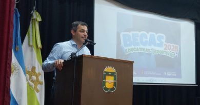 Municipio entregó 124 Becas estudiantiles y 57 becas deportivas