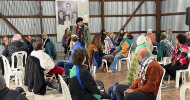 Alberto Ajaka brindó una clase magistral de teatro en Brinkmann