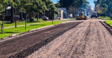 Avanza el mejoramiento de calles en Porteña: se completaron 2700 m de ripio y continúan las obras