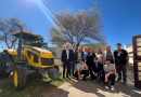 La Provincia entregó un tractor al IPEAyT N° 242 de Morteros para fortalecer la formación técnico-productiva