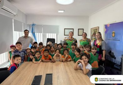 Niños del Jardín de Infantes 25 de Mayo visitaron el Municipio
