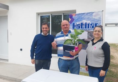 🔊 El Gobierno de Brinkmann entregó nueva vivienda «Habitar»  de Gerardo Vaira