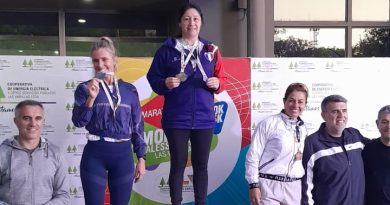 Adriana Contreras en lo más alto del podio en Maratón Gran Prix en Las Varillas