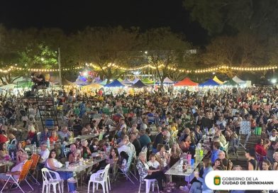 Gran convocatoria en la primera noche de la Fiesta de las Colectividades