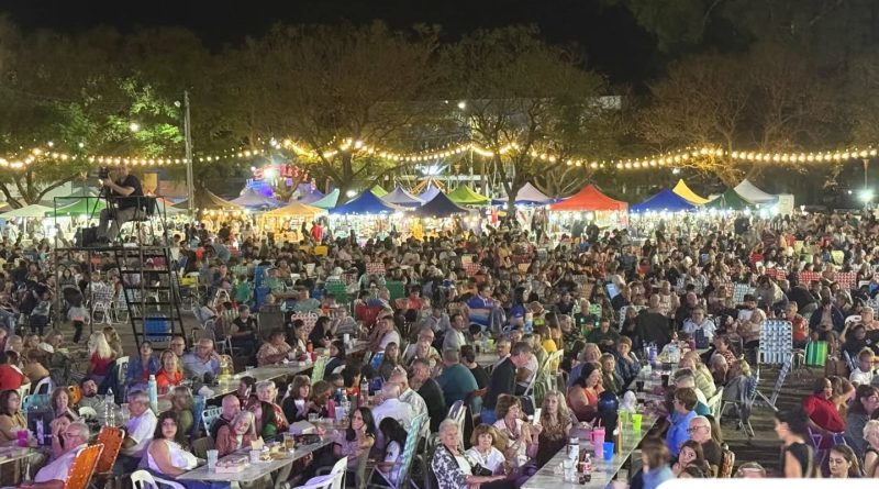 Gran convocatoria en la primera noche de la Fiesta de las Colectividades