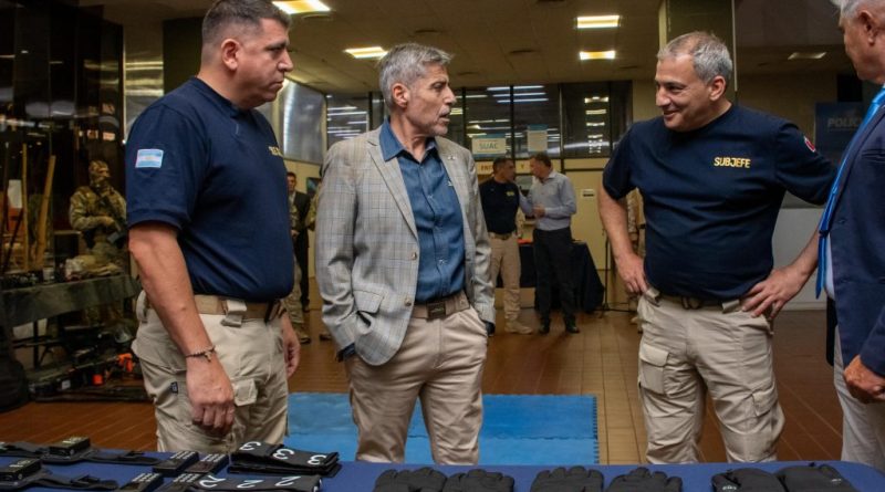 Seguridad: Prueba de concepto de guantes con descarga eléctrica