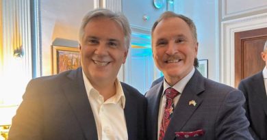 Llaryora culminó la agenda en Nueva York y continúa su gira en Washington